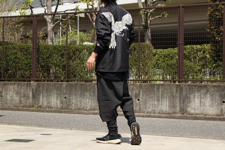Yohji Yamamoto [カラスのアートワークとブランドシグニチャー]
