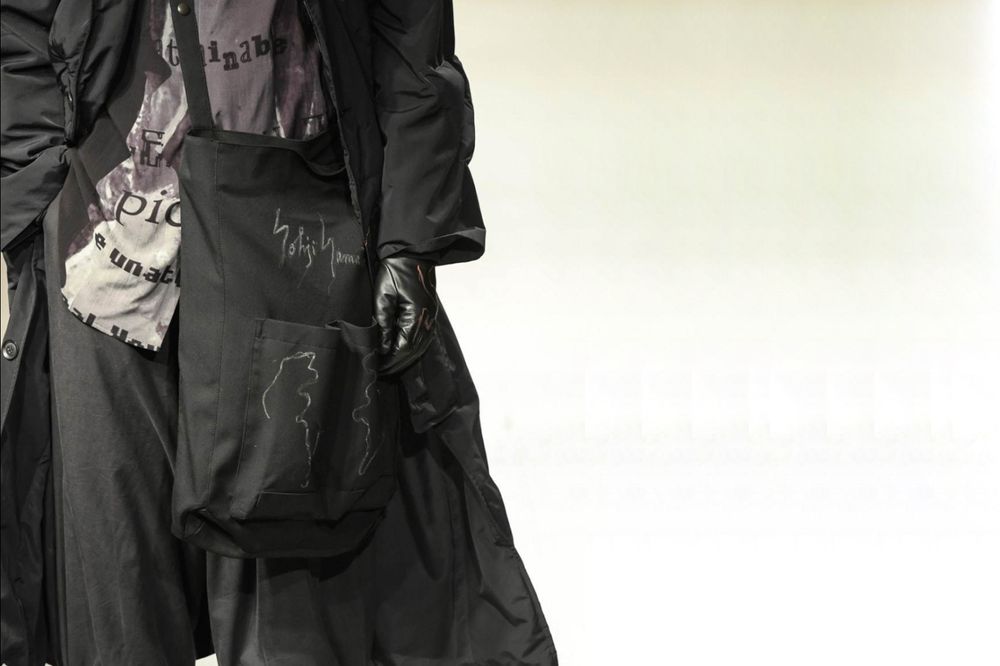 Yohji Yamamoto [バッグ、腰から垂らすか？肩から掛けるか？]