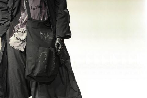 Yohji Yamamoto [バッグ、腰から垂らすか？肩から掛けるか？]