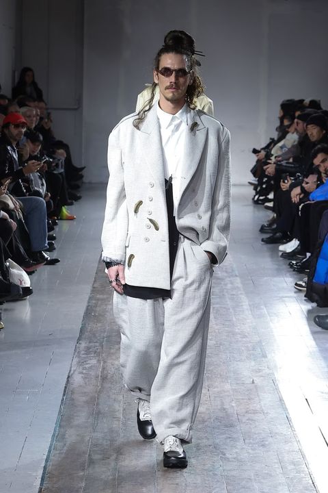 LOOK.32
