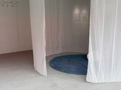あなたはいま、何もない空間に入る。 そして、その空間の一点を何気なく見つめる。 その行為を、私は永遠の夏と名づけることにする。
