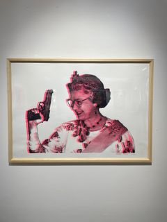 Queen and Gun