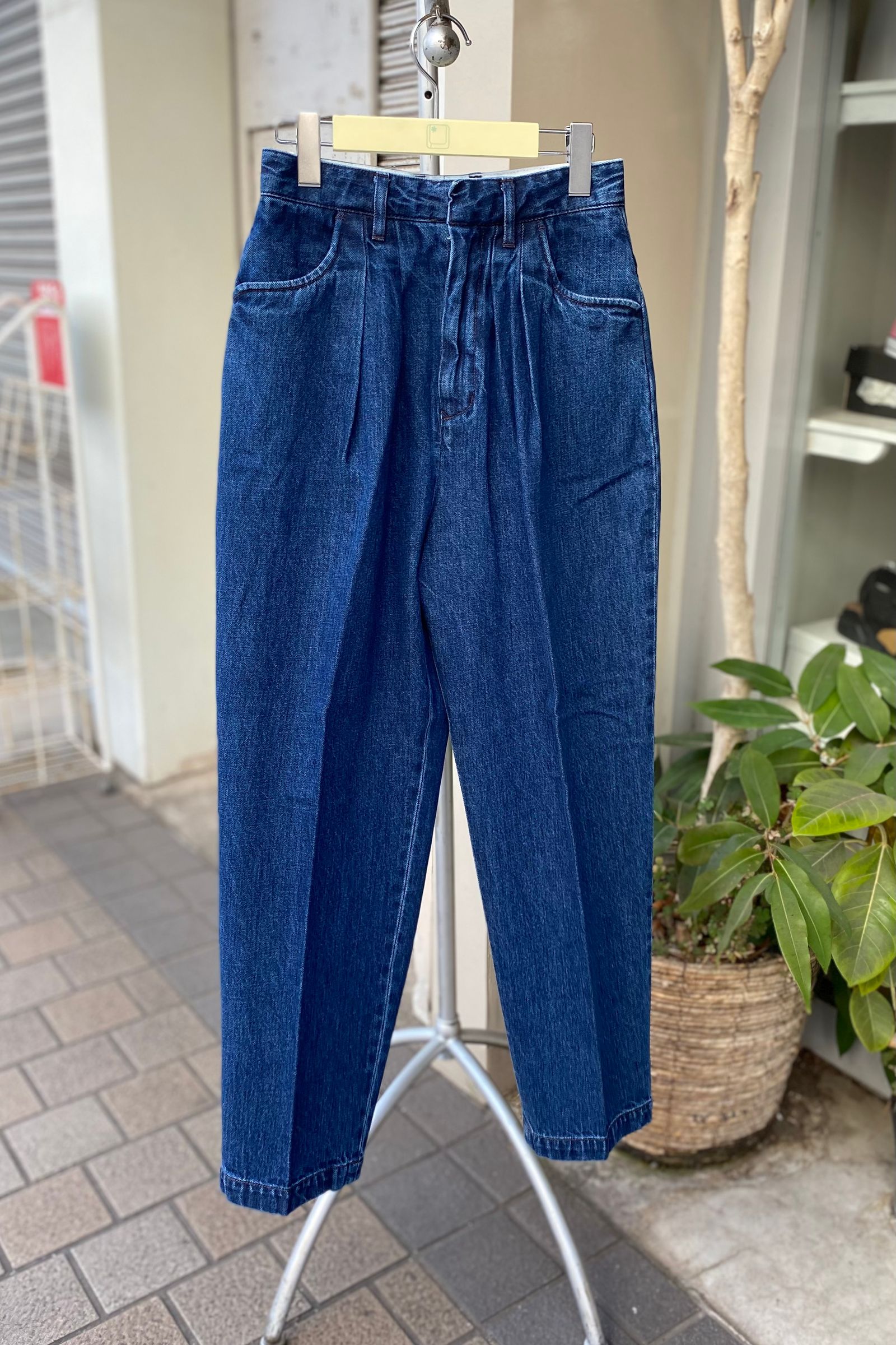 FARAH - 2タックワイドテーパードデニム -indigo- 23ss women | asterisk