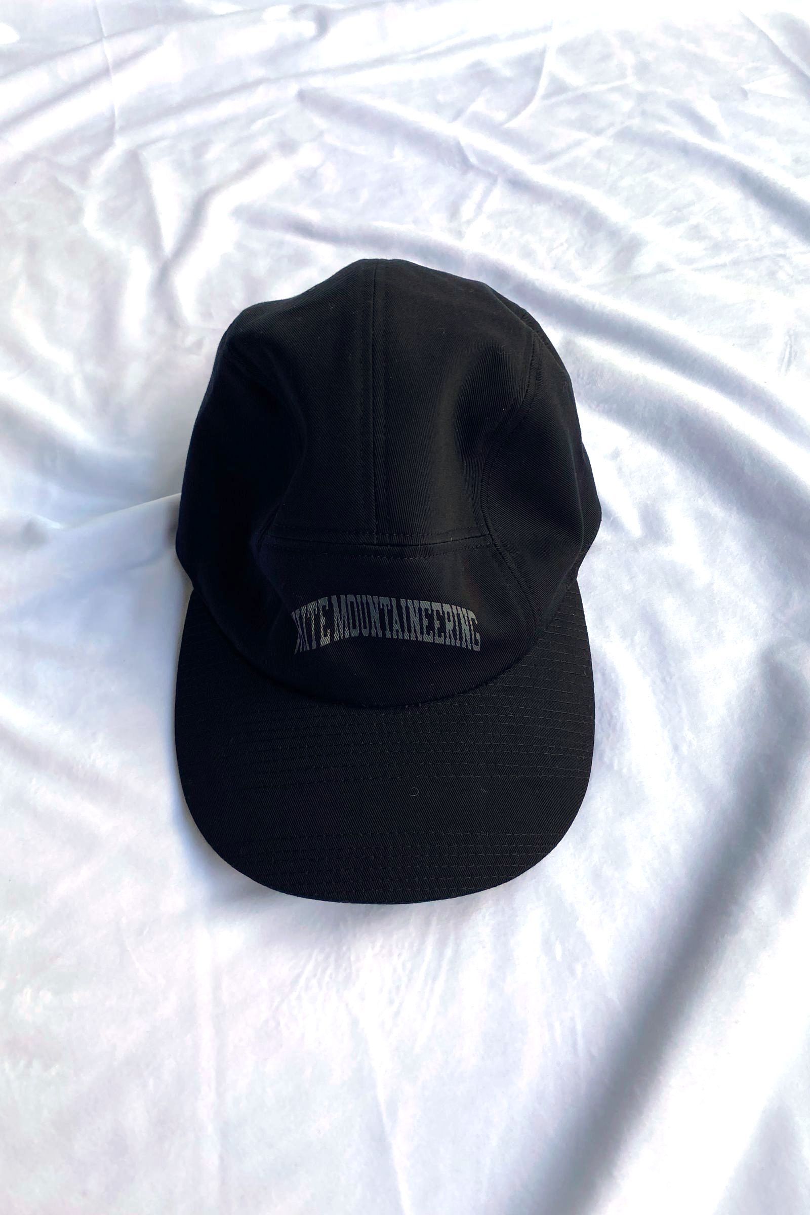 White Mountaineering - chino jet cap with collage logo -charcoal