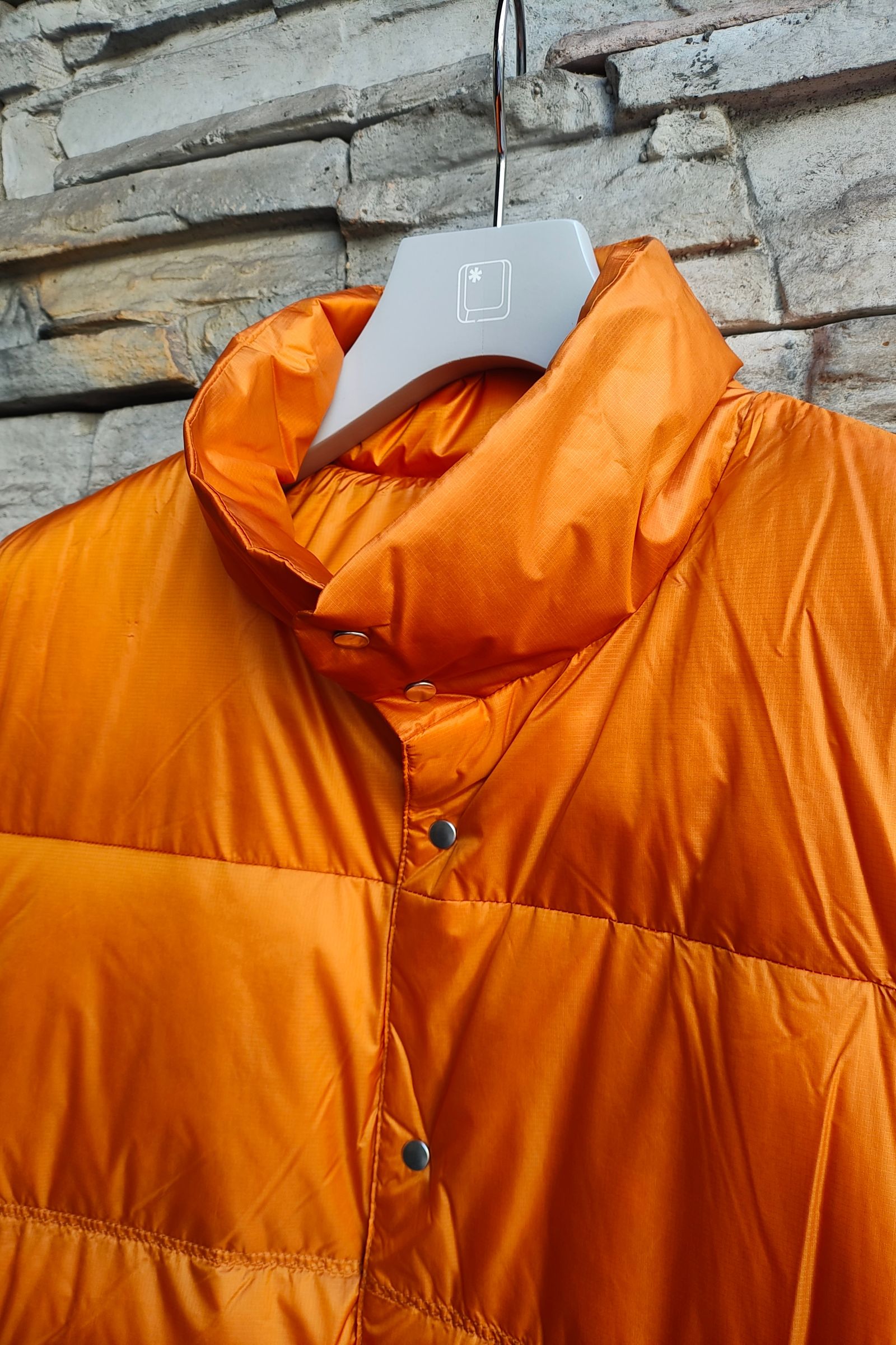 UNIVERSAL PRODUCTS - REVERSIBLE PACKABLE DOWN VEST-ORANGE