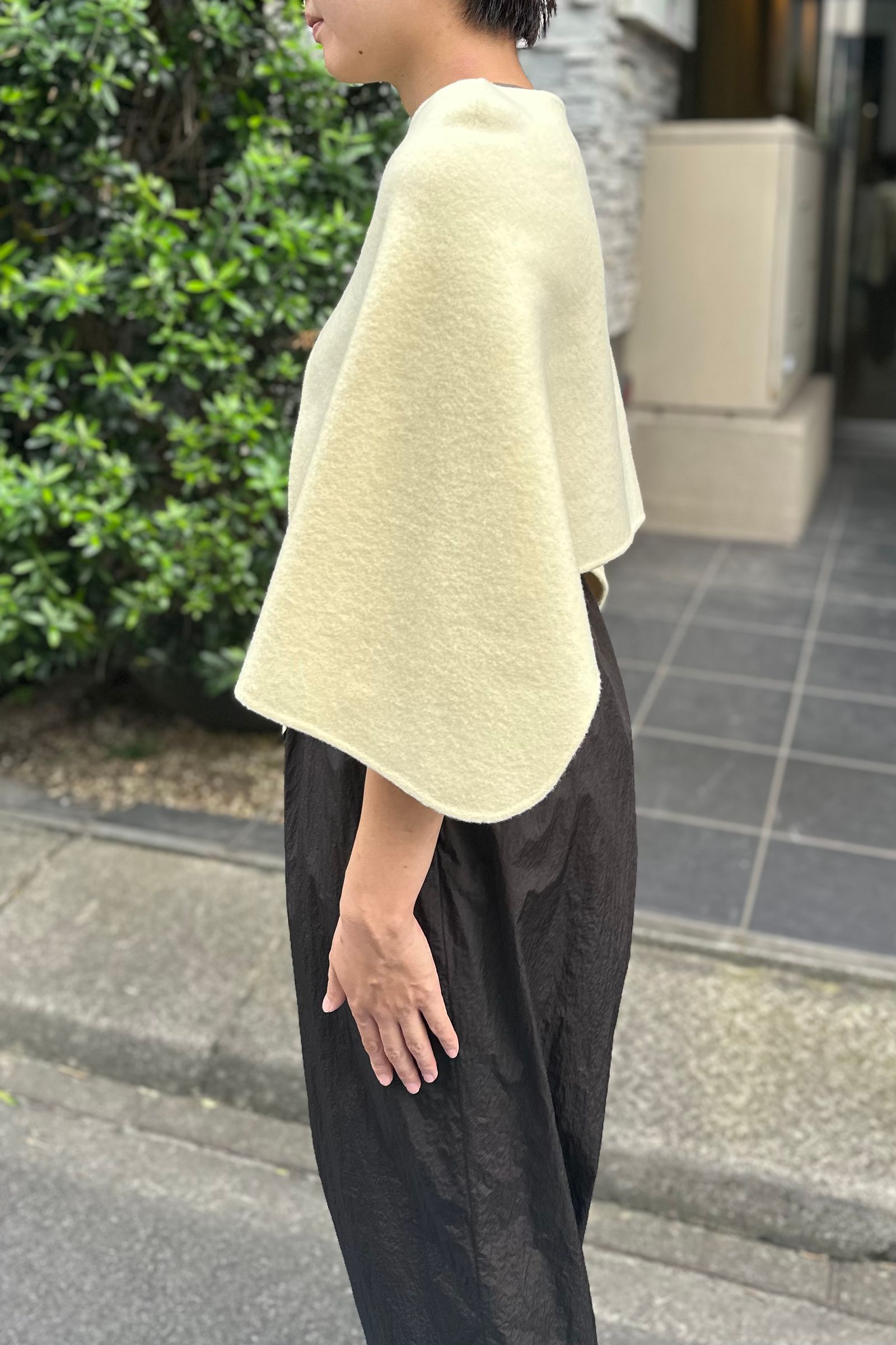 IIROT - Lambswool Cape -cream- 23fall | asterisk