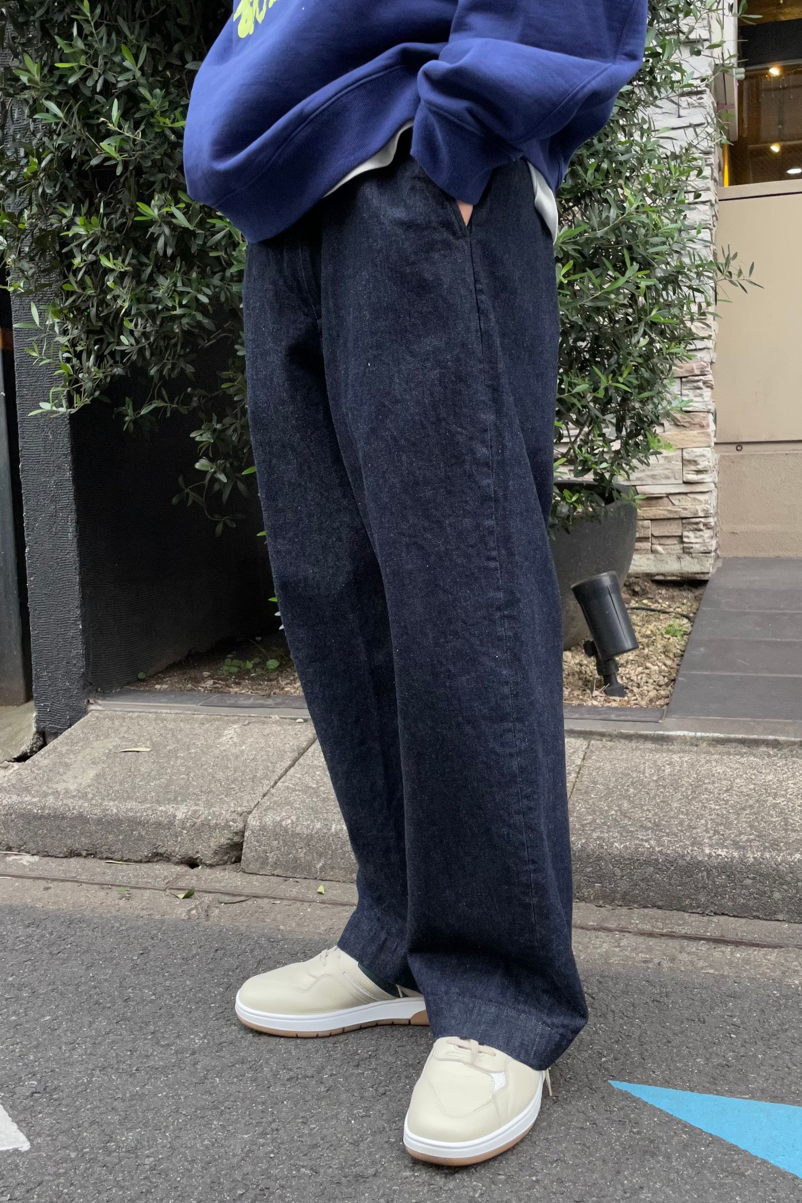 ホワイトブラウン 【週末値下げ】yuan denim tuck pants indigo