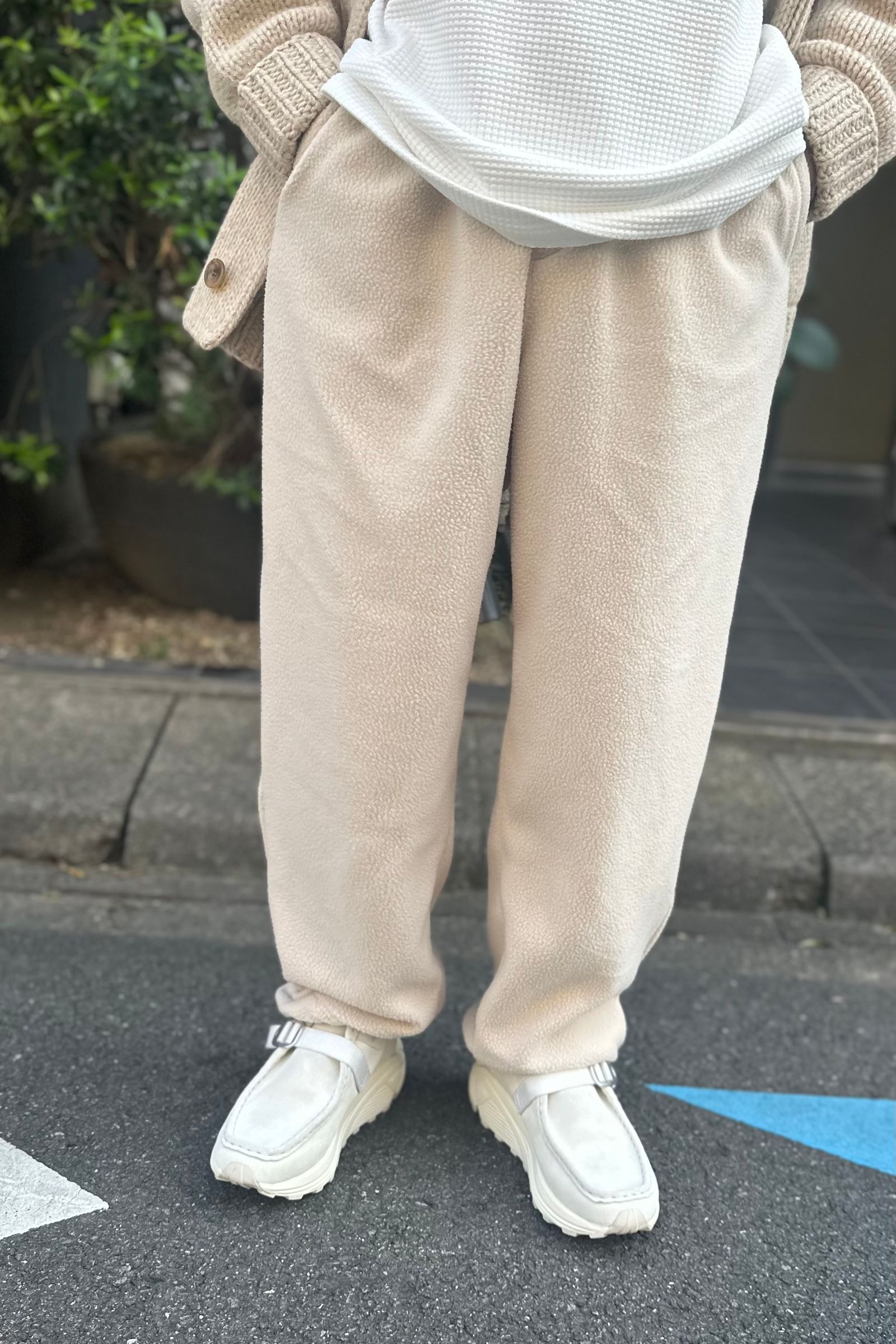 お買い得新作UNIVERSAL PRODUCTS FLEECE パンツ　黒 トップス