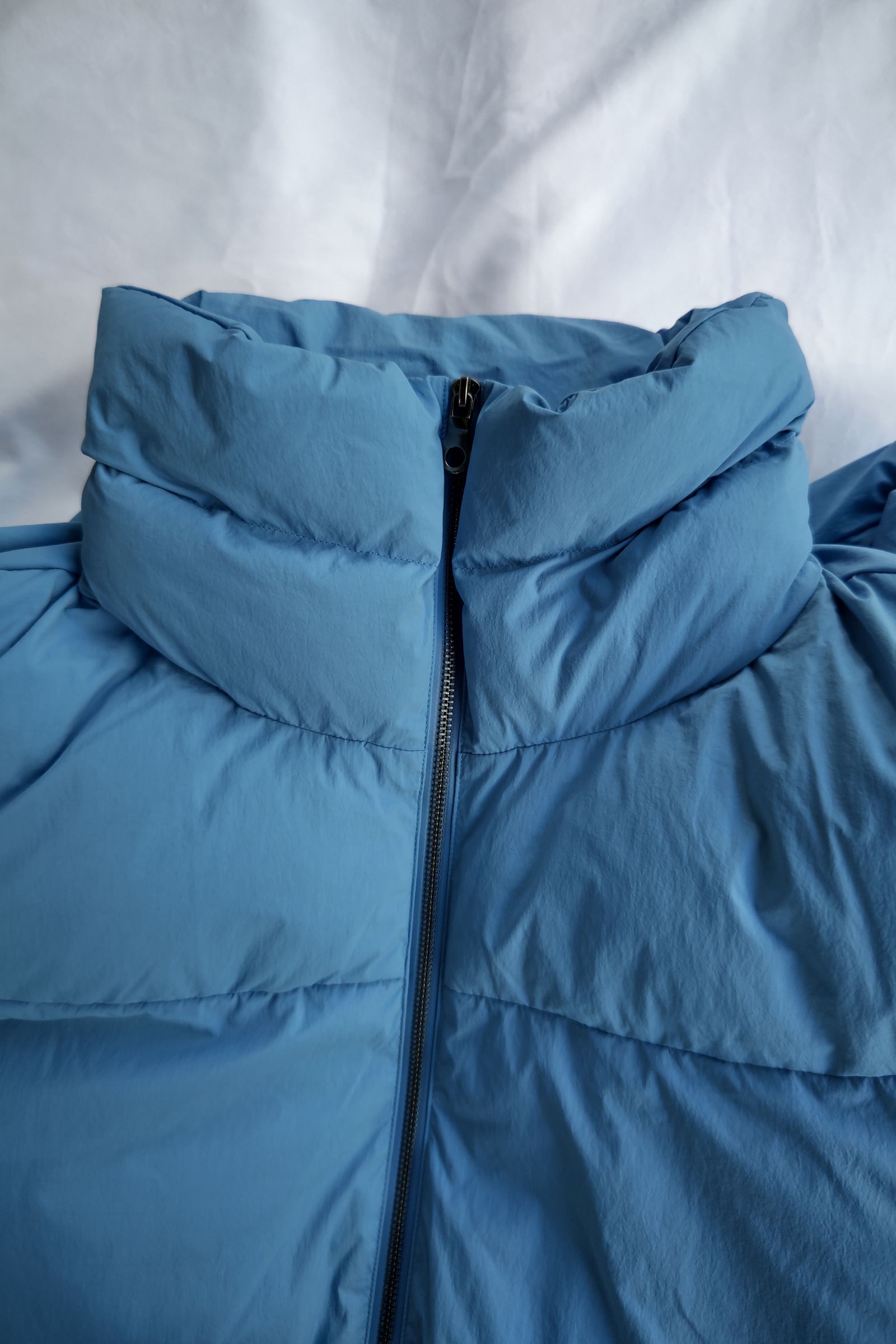 STUDIO NICHOLSON - oject/injection down short jacket -azure STUDIO NICHOLSON - oject/injection down short jacket -azure