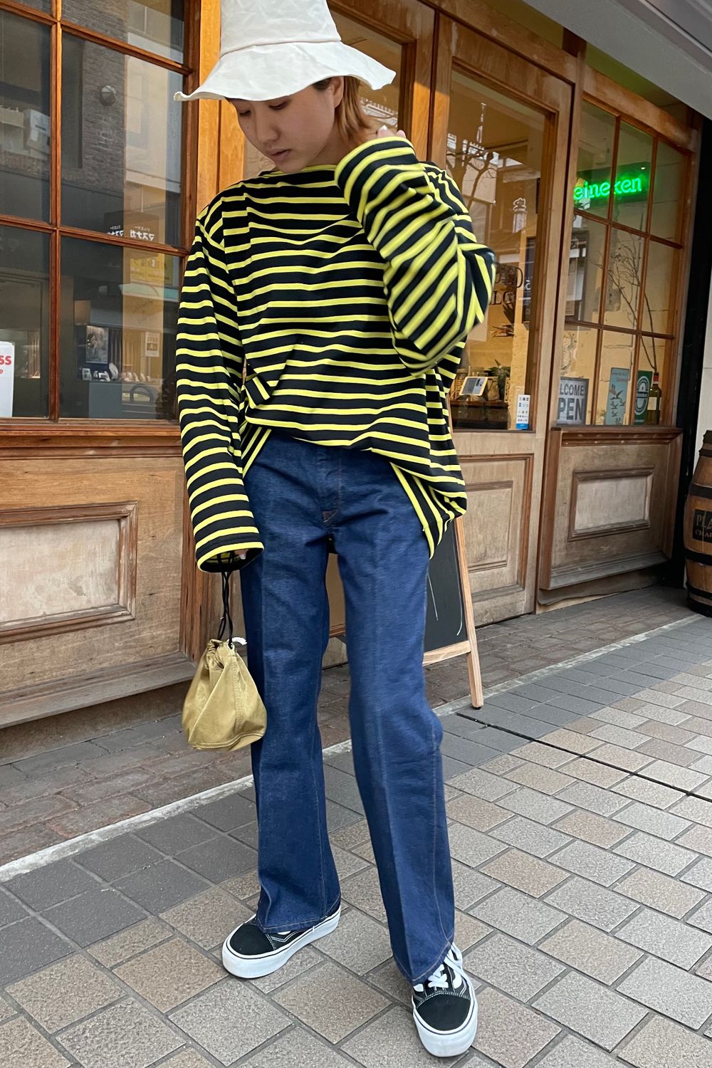 STYLE NO. 1049