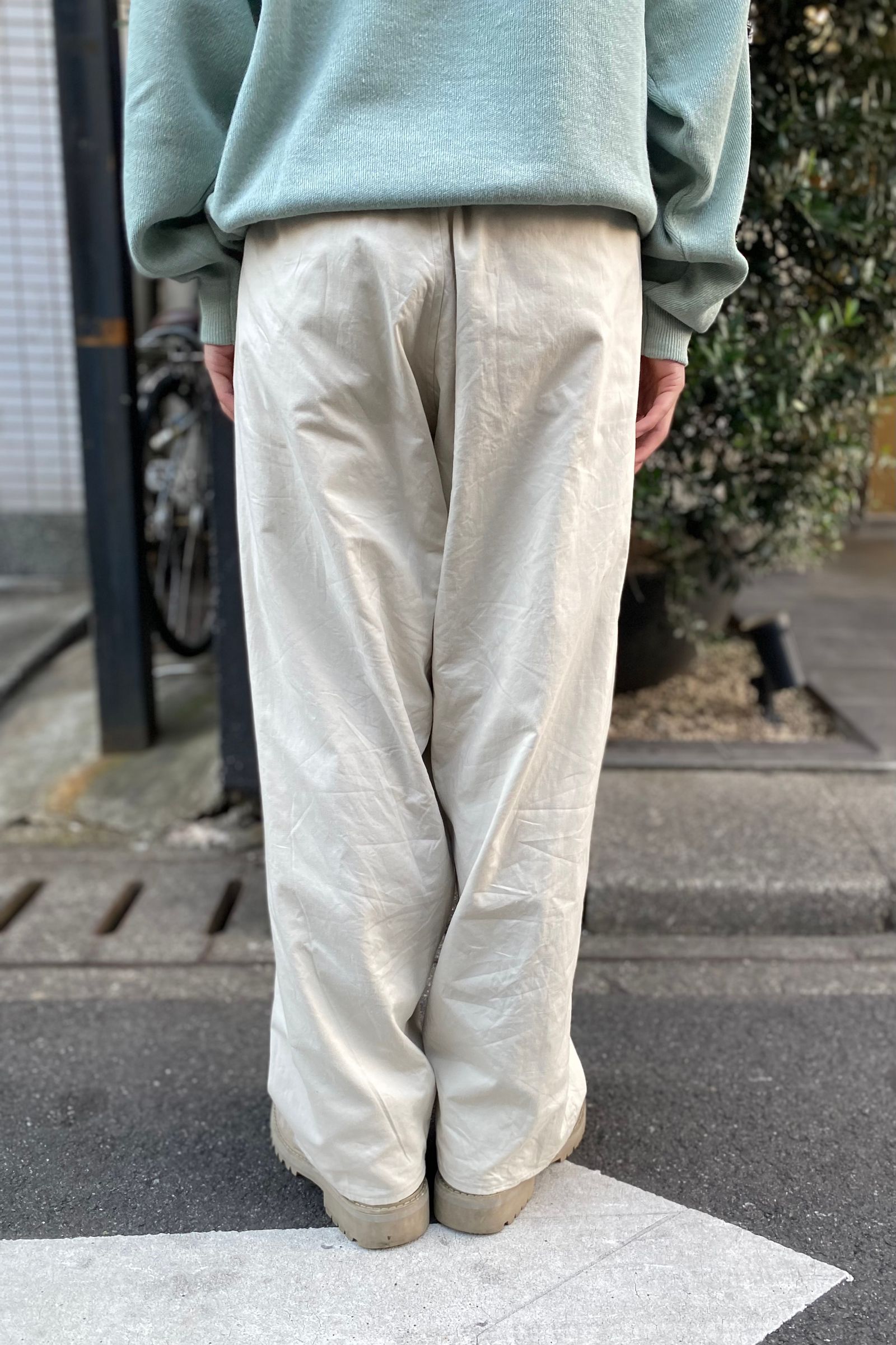 blurhms - selvage twill button tuck easy pants -smokeivory- 23ss