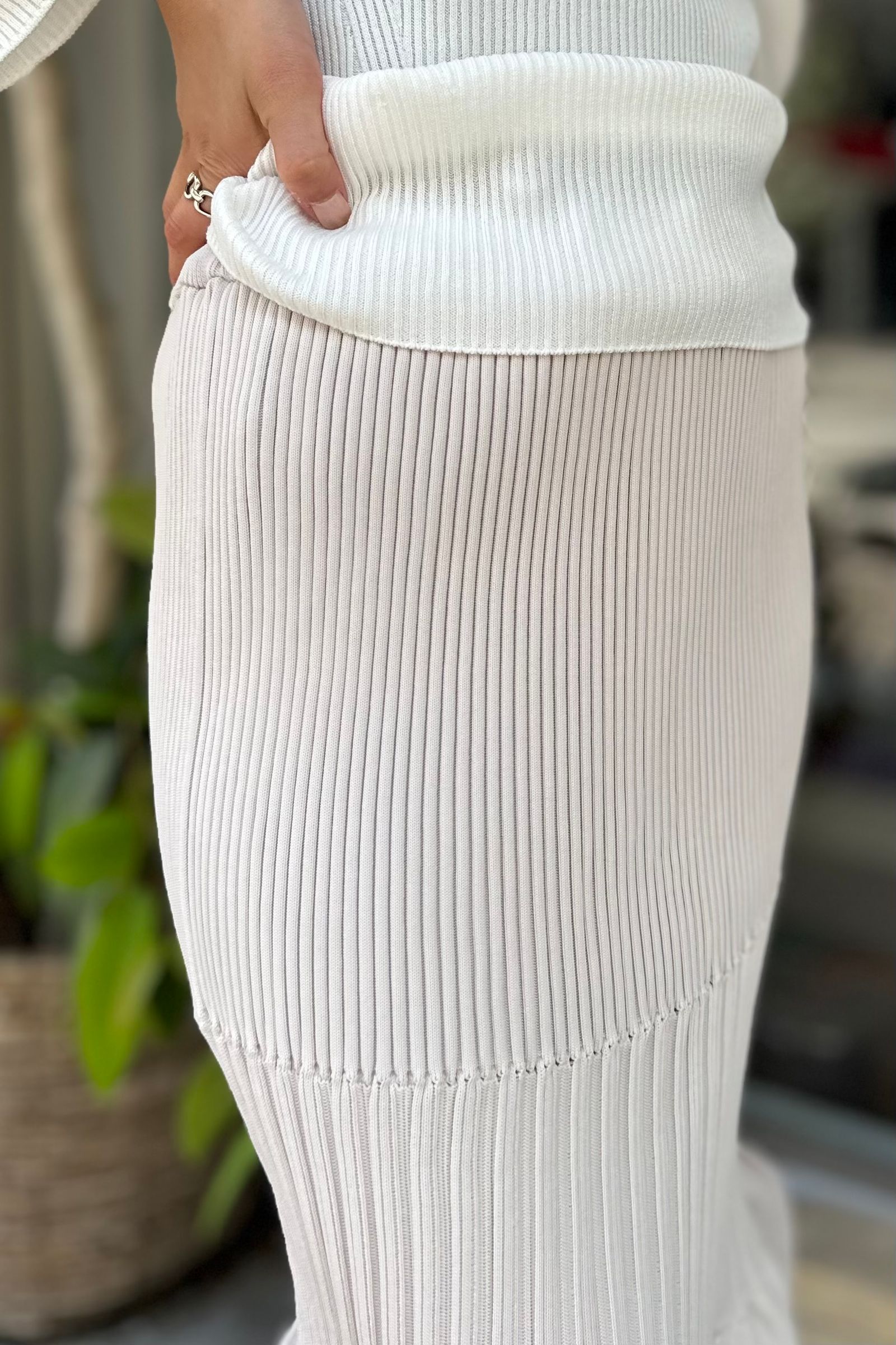 CFCL - FLUTED MERMAID SKIRT -light beige- 23aw women | asterisk CFCL - FLUTED MERMAID SKIRT -light beige- 23aw women | asterisk