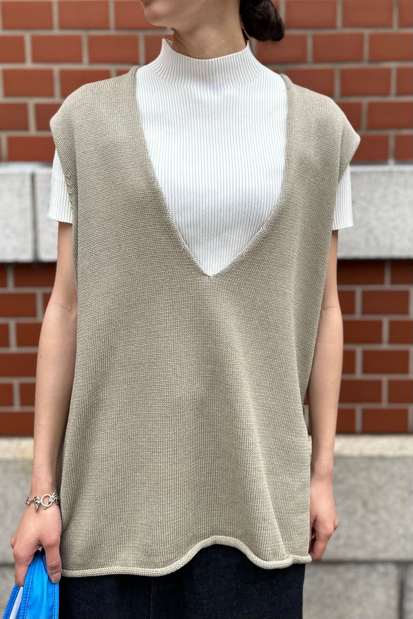 INSCRIRE cotton v neck no sleeve steel gray 23ss asterisk