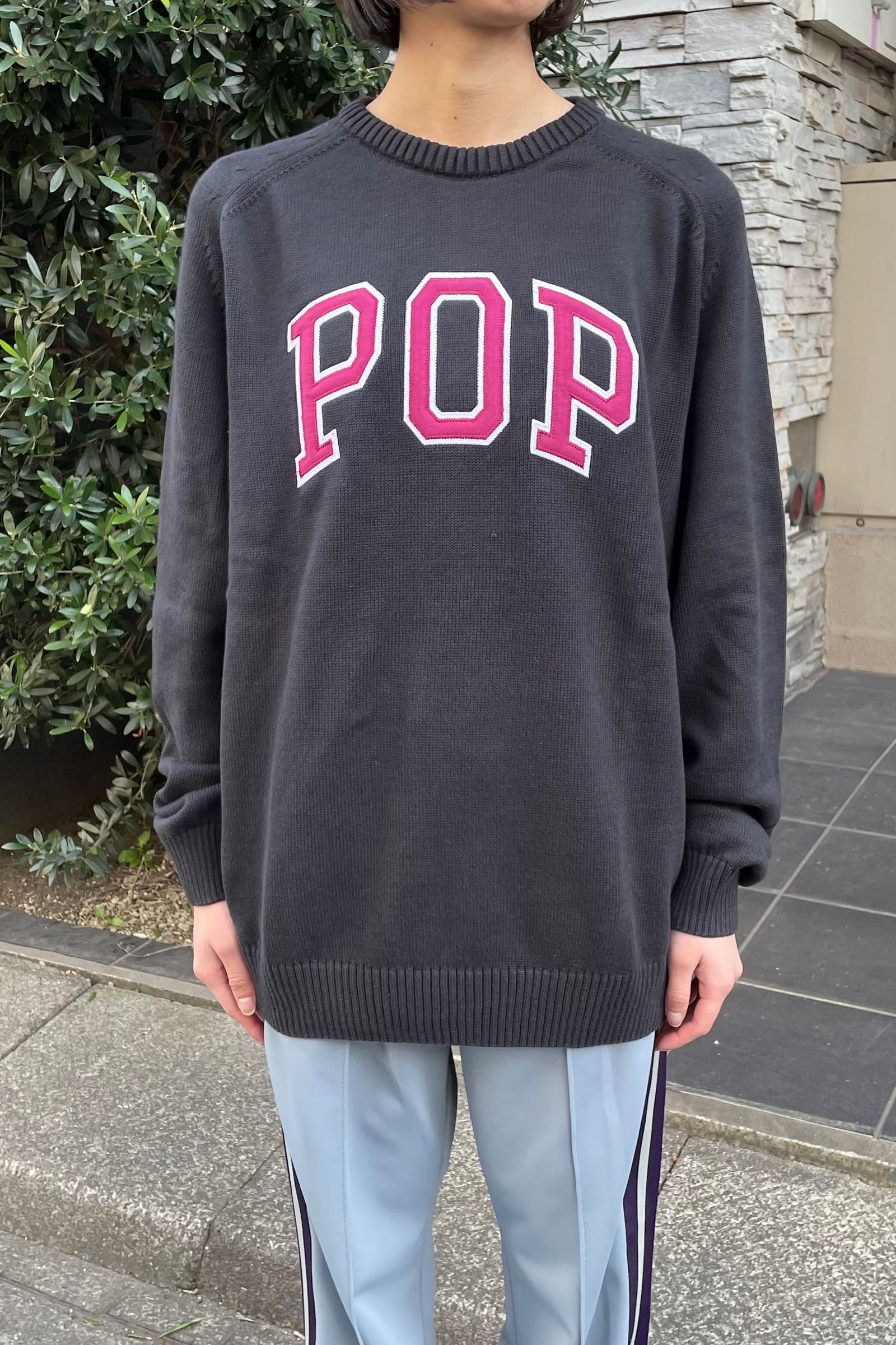 Pop Trading Company - knitted crewneck arch -anthracite/raspberry 