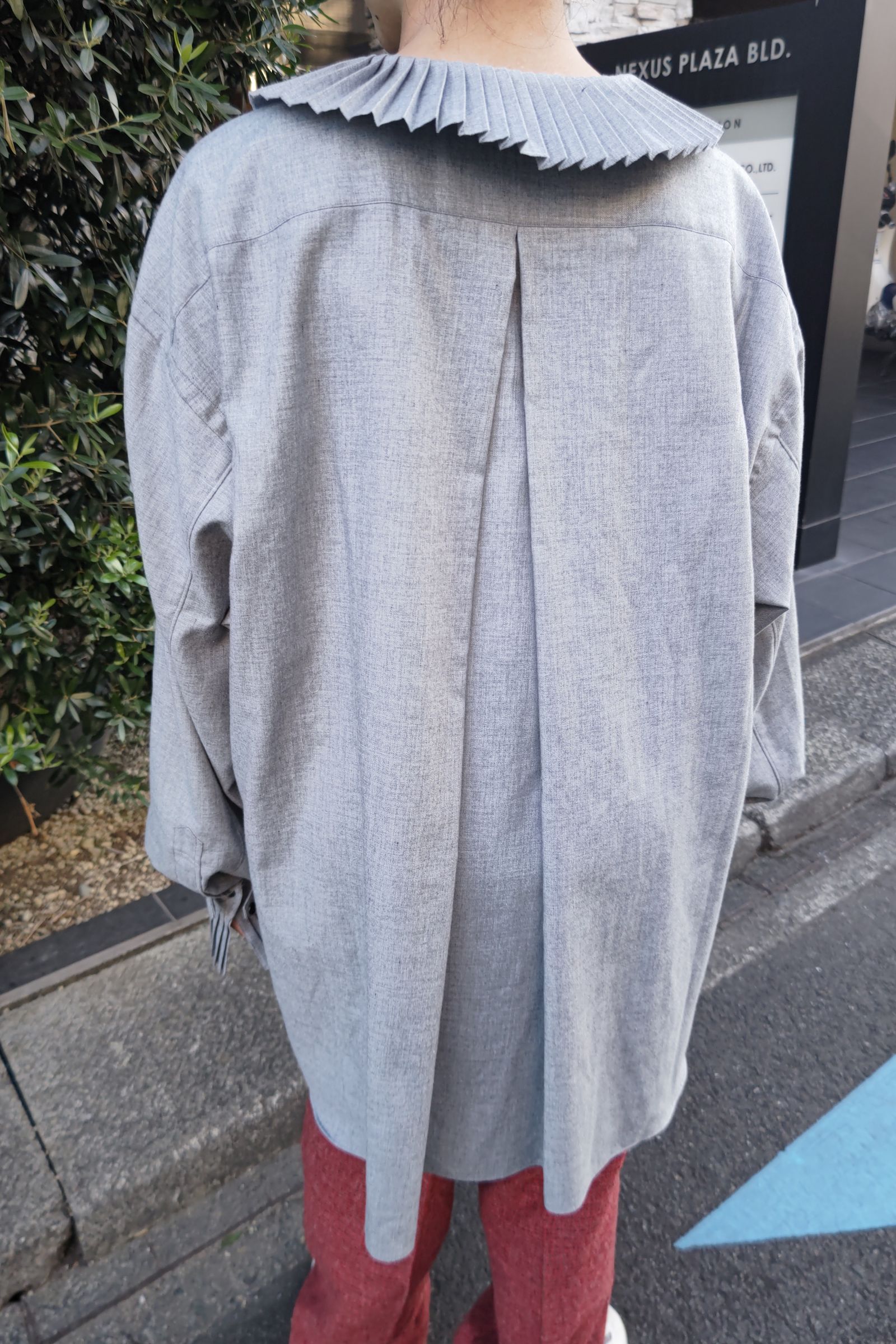 JUN MIKAMI - プリーツカラーウール混シャツ -gray- 22aw | asterisk