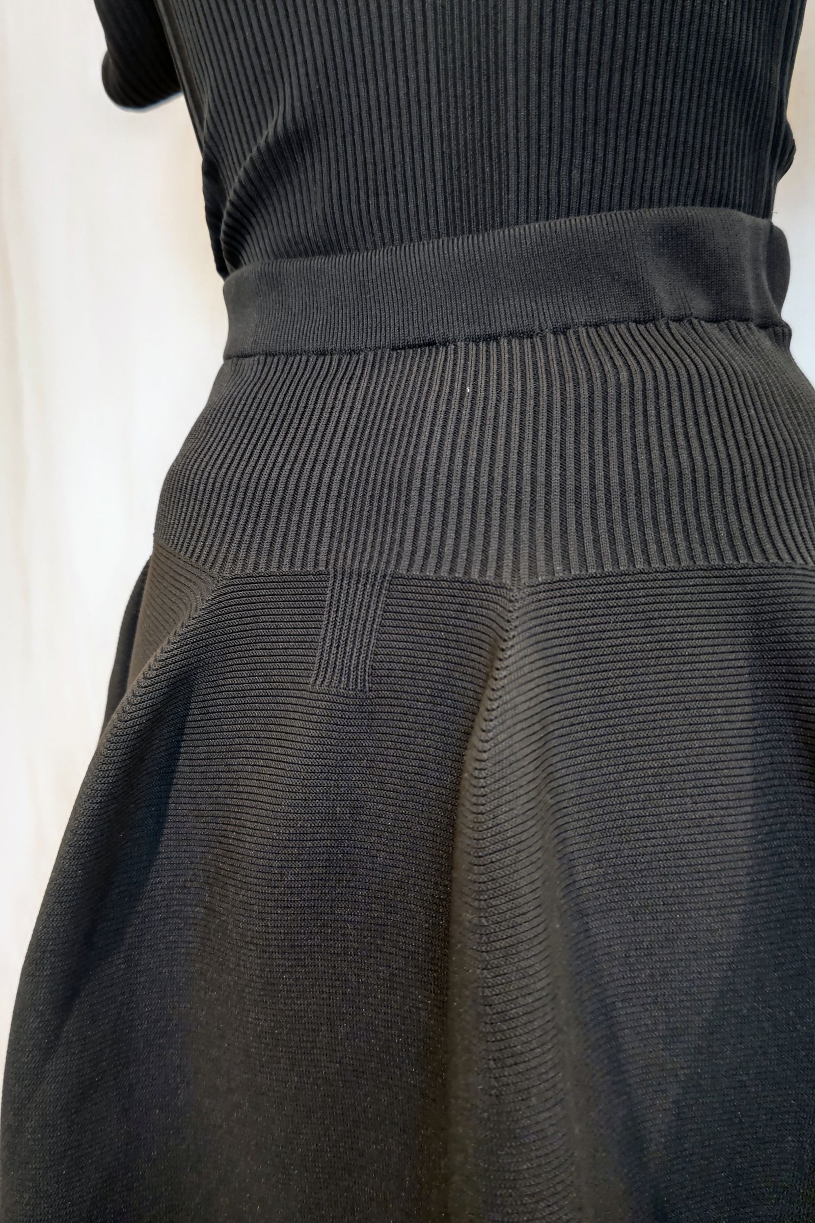 CFCL - pottery skirt 1-2 -black- 22aw women | asterisk