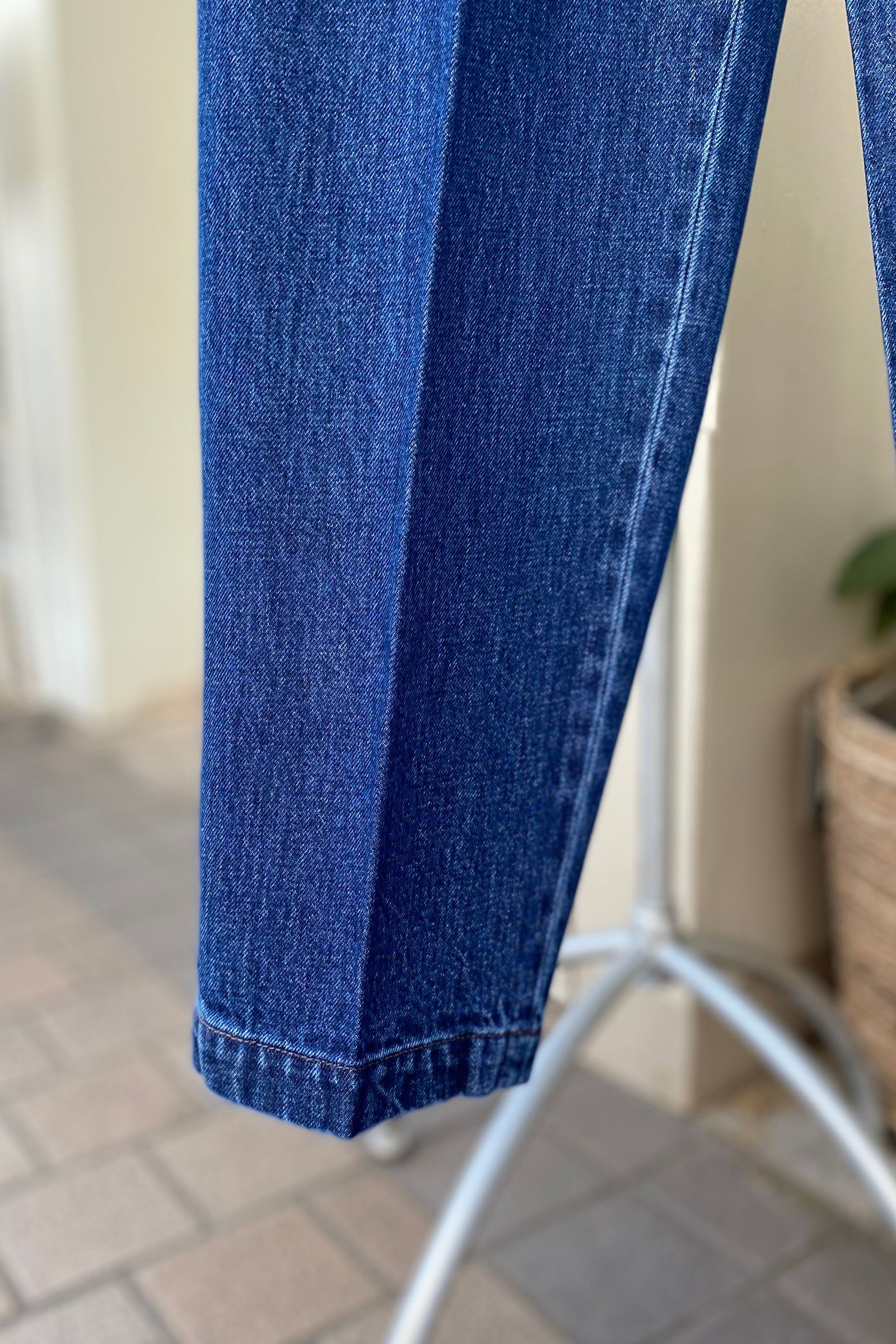 FARAH - 2タックワイドテーパードデニム -indigo- 23ss women | asterisk