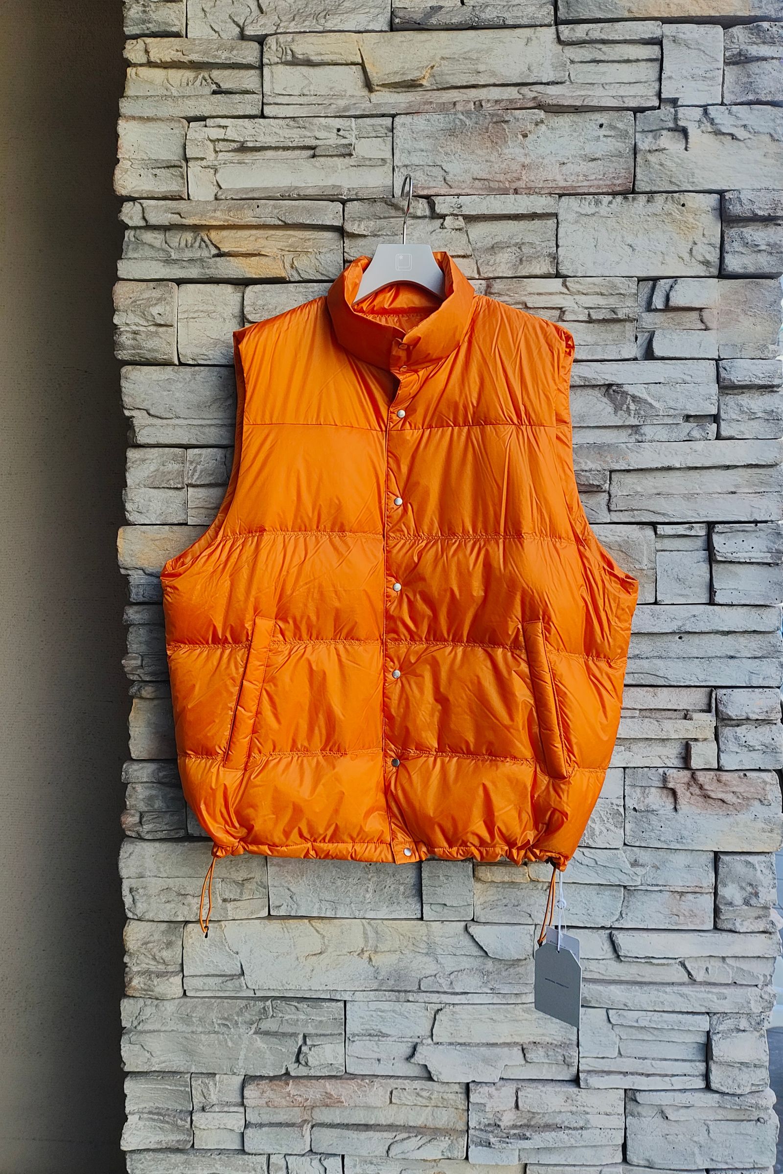 UNIVERSAL PRODUCTS - REVERSIBLE PACKABLE DOWN VEST-ORANGE