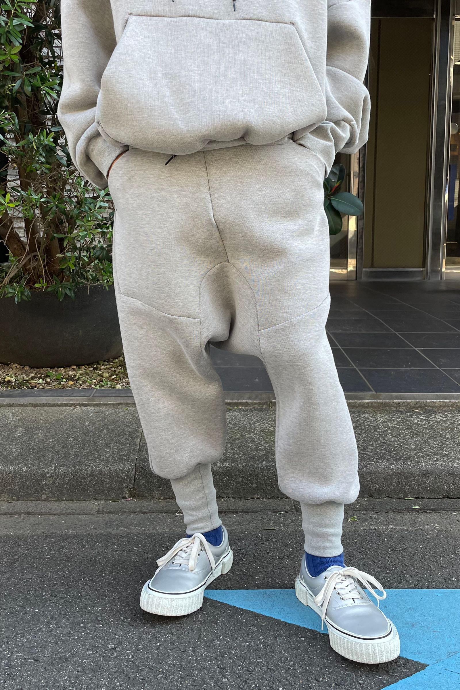 価格が激安 フミトガンリュウKINETIC JOGGER PANTS - パンツ