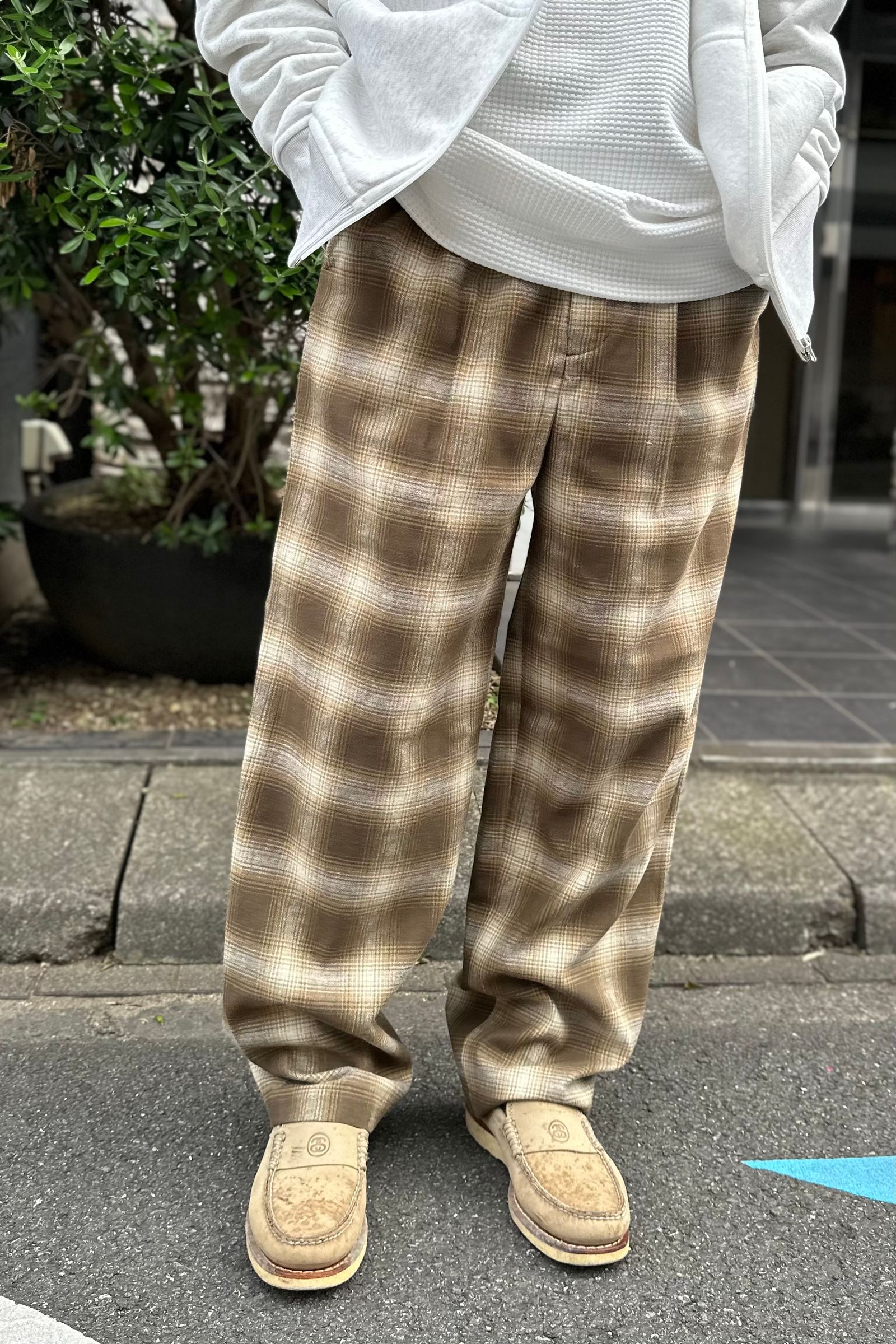 UNIVERSAL PRODUCTS - OMBRE CHECK EASY TROUSERS 