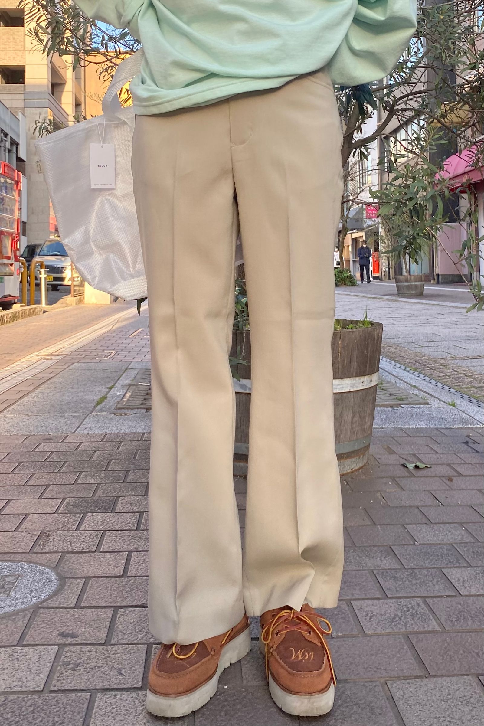 女の子向けプレゼント集結 FLARE BEIGE CONTRAST SLACKS フレアパンツ