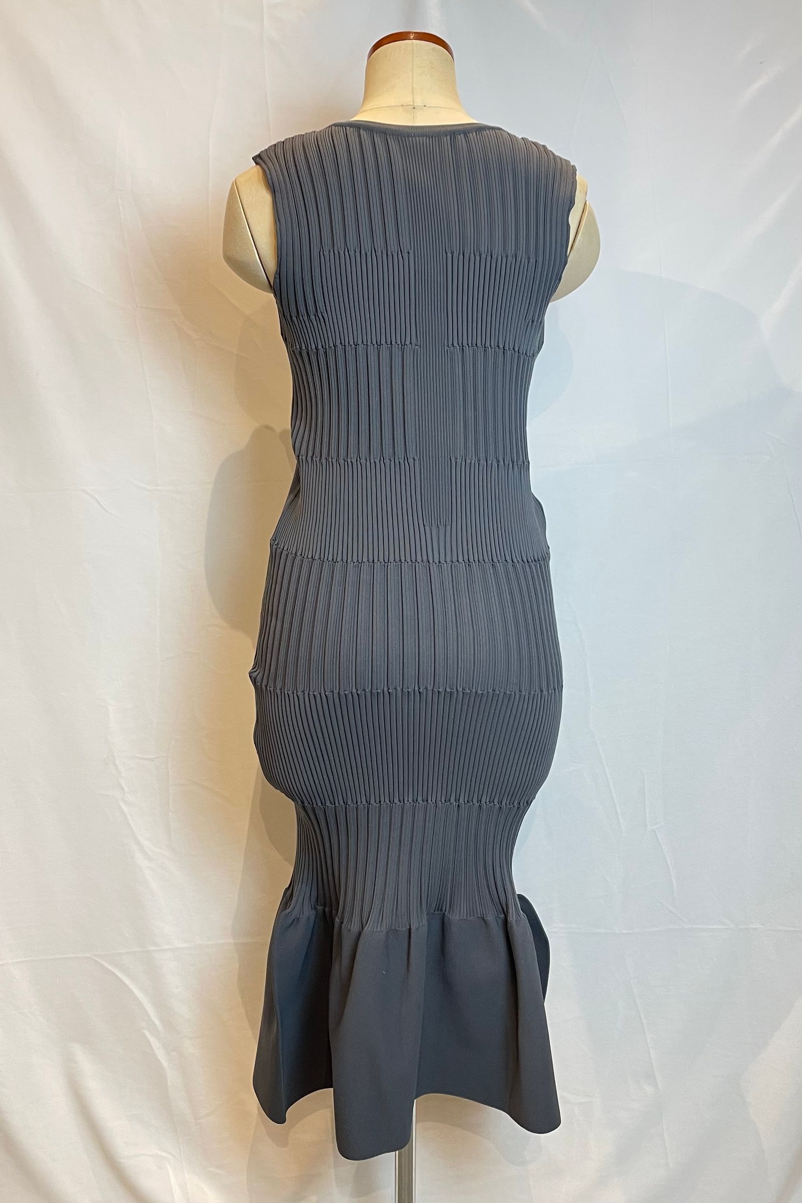 CFCL - fluted dress 1 -dark gray- 23ss women | asterisk