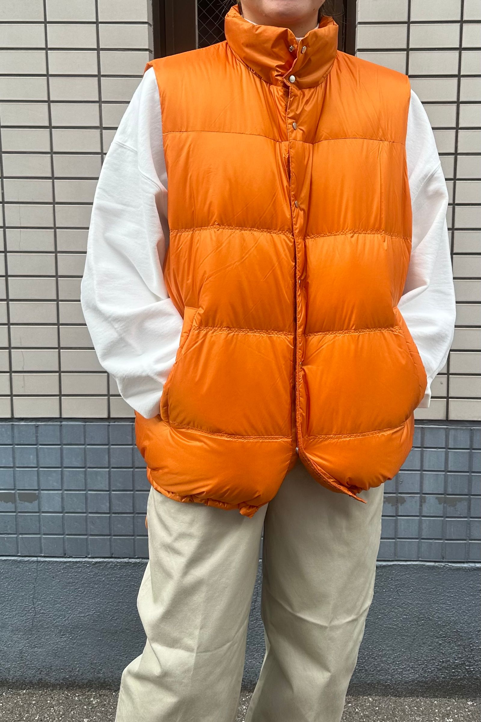 UNIVERSAL PRODUCTS - REVERSIBLE PACKABLE DOWN VEST-ORANGE