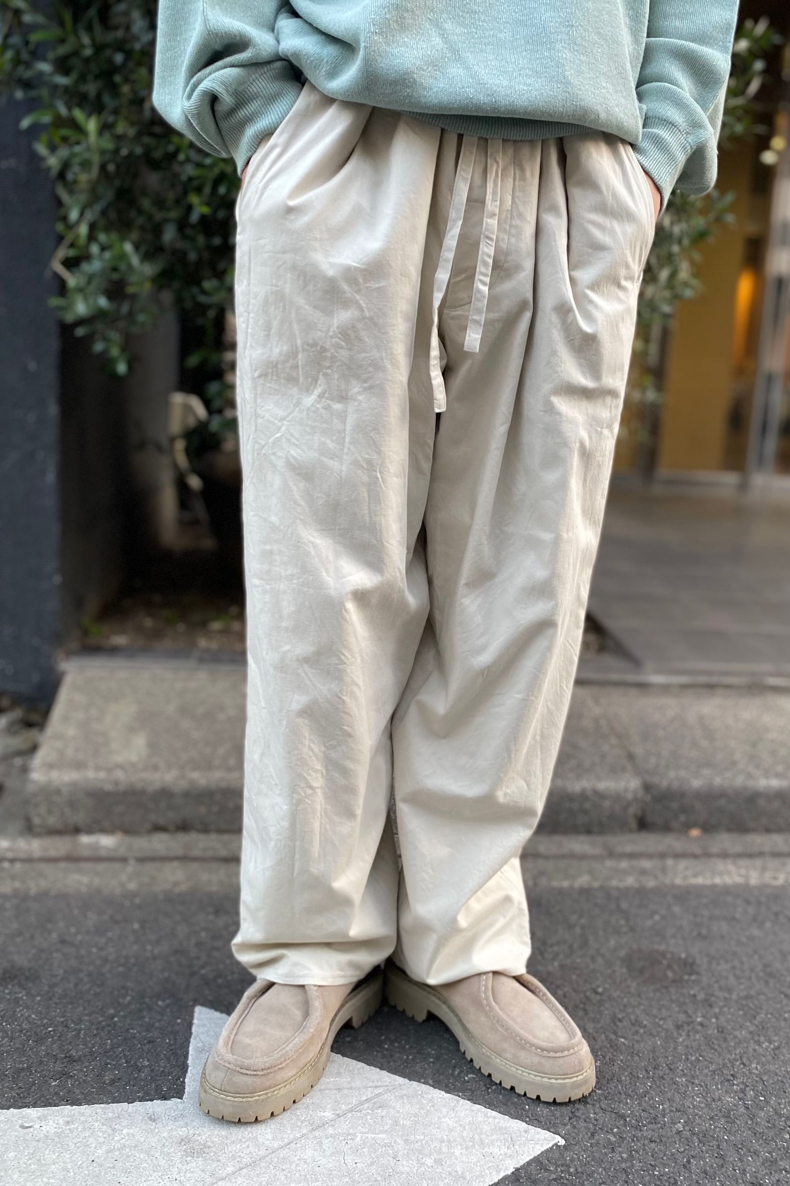 blurhms - selvage twill button tuck easy pants -smokeivory- 23ss 