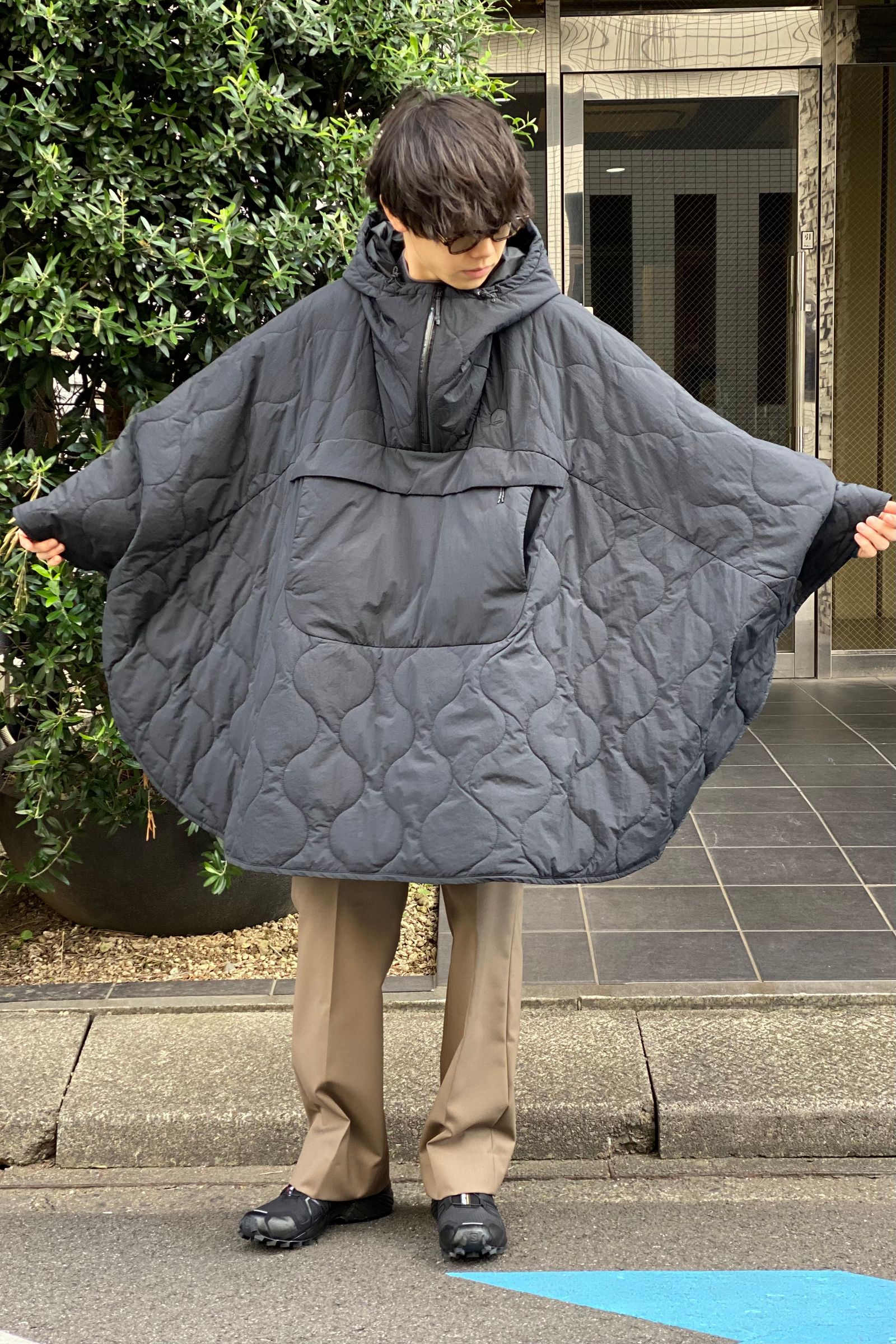 LANTERN - heating poncho -black- 22aw | asterisk