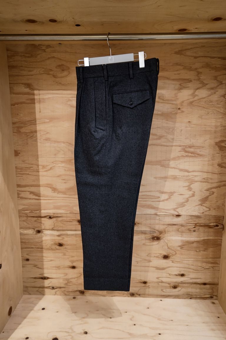 WEWILL】FLAT WAIST TROUSERS/グレージュ/2 パンツ