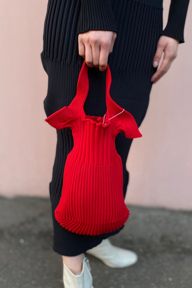 CFCL - fluted bag -red- 23ss | asterisk