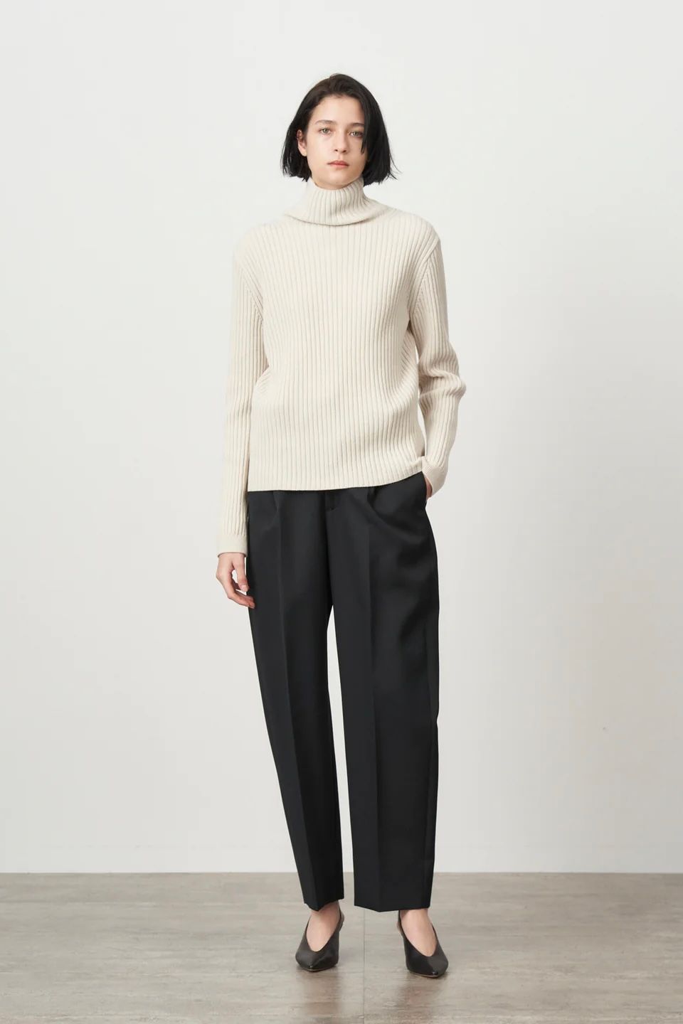 ATON - NATURAL DYED WOOL TURTLENECK RIBBED SWEATER -warm white