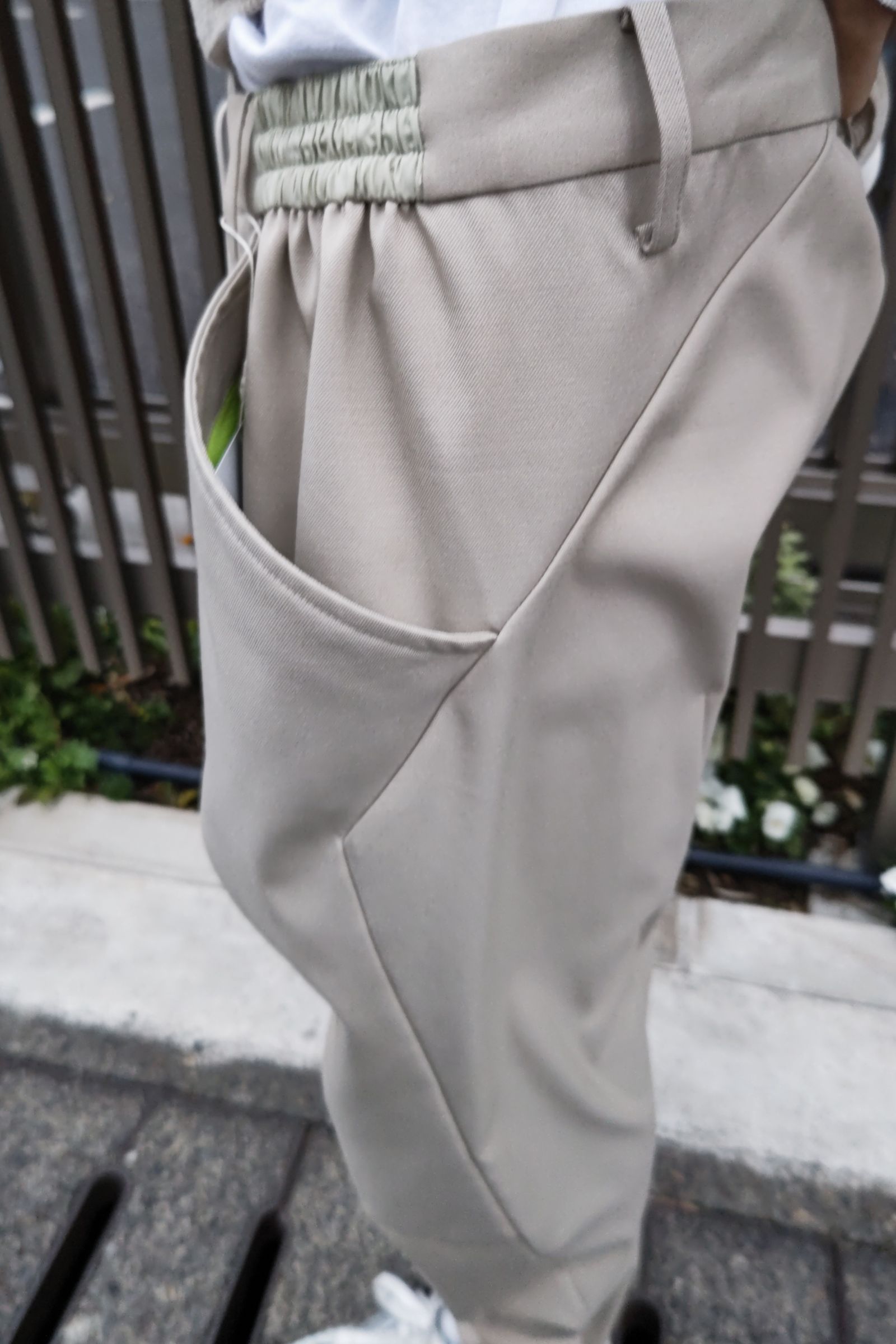 FUMITO GANRYU - 3d cut tapered slacks -beige- 23ss | asterisk