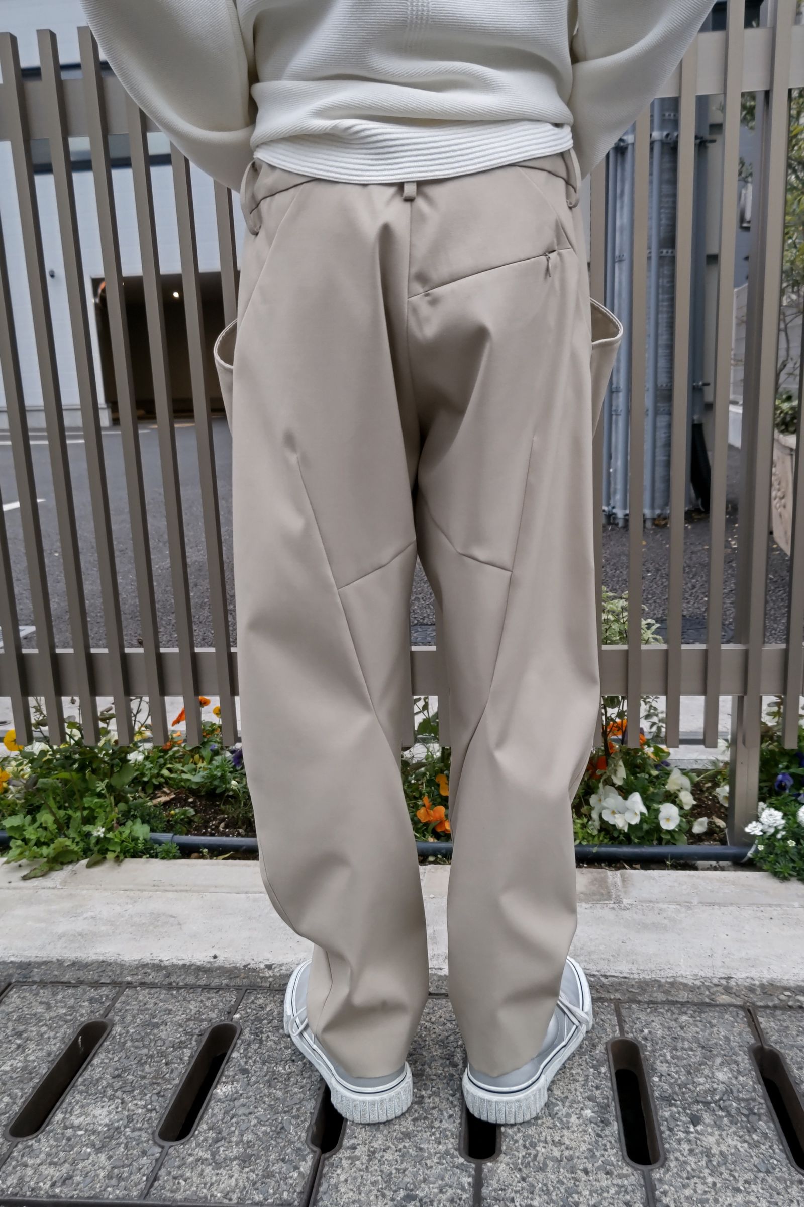 FUMITO GANRYU - 3d cut tapered slacks -beige- 23ss | asterisk