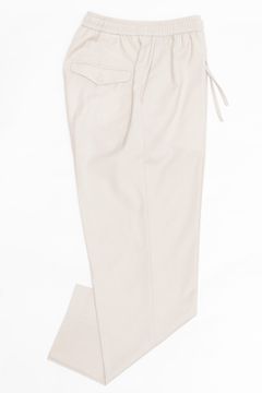 JOHN SMEDLEY 前開きニットポロを使用したリラックススタイル