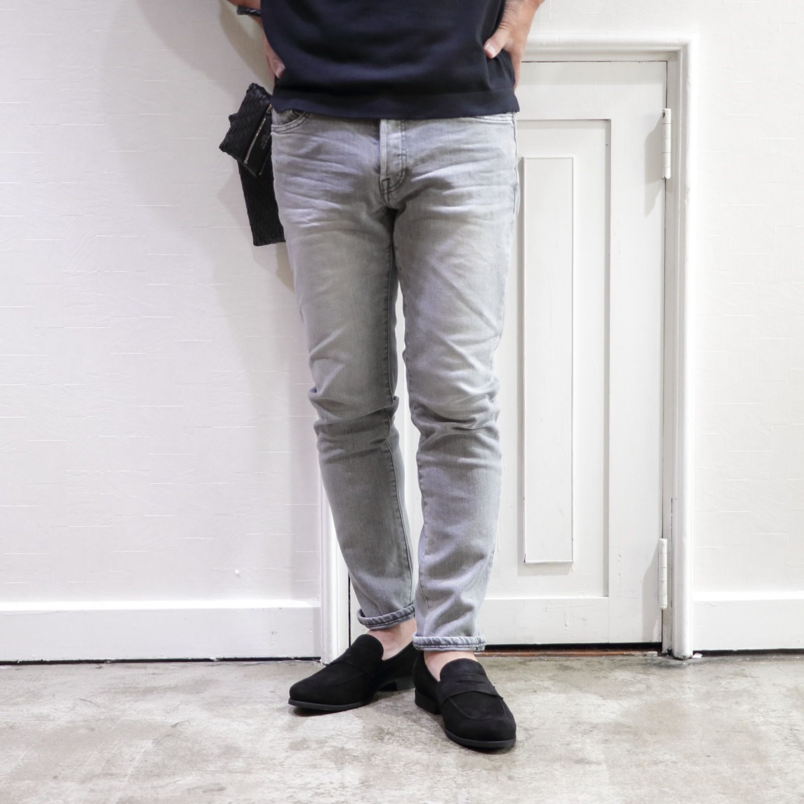 RED CARD TOKYO グレーデニムを使用したワントーンスタイル