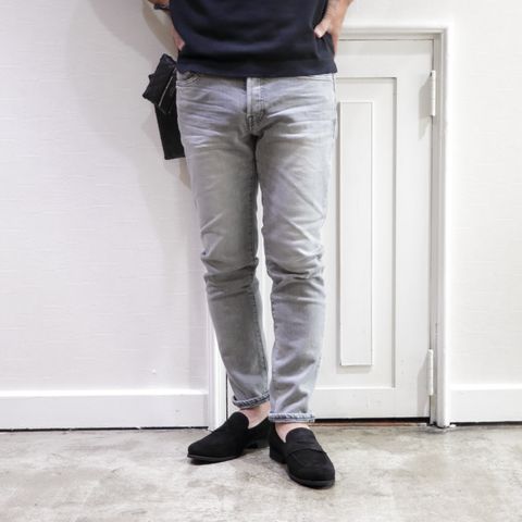 RED CARD TOKYO グレーデニムを使用したワントーンスタイル