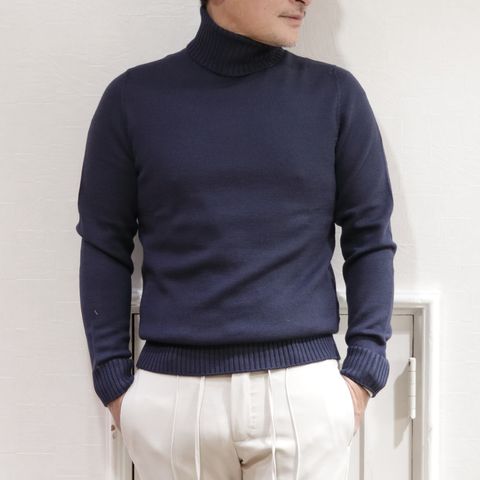 "HERNO"ボリューミーダウンを使用したドレスポスタイル