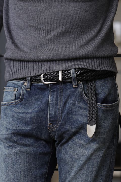 HERNO をダウンブルゾンを使用した、ブルーグレーで整える、都会的な大人のダウンスタイル