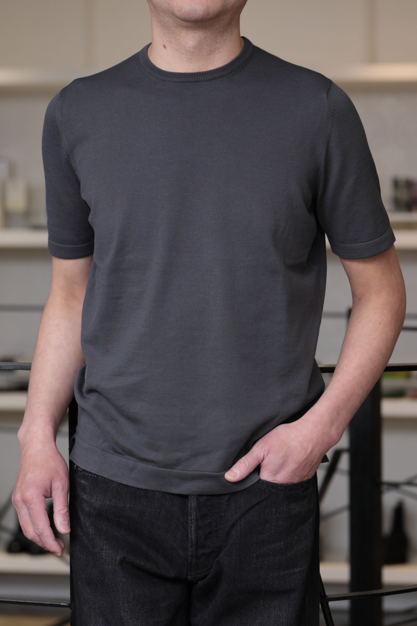 HERNO リネンブルゾンを使用した、ワイドシルエットで作る洗練カジュアル