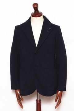 LARDINI ニットジャケットを使用したリラックスジャケパンコーデ