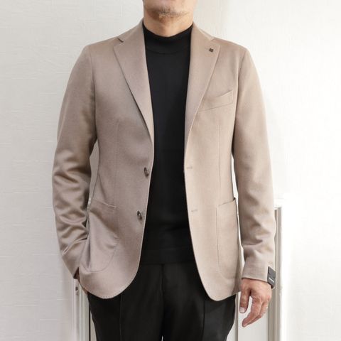 "TAGLIATORE"キャメルジャケットを使用したモードジャケパンスタイル