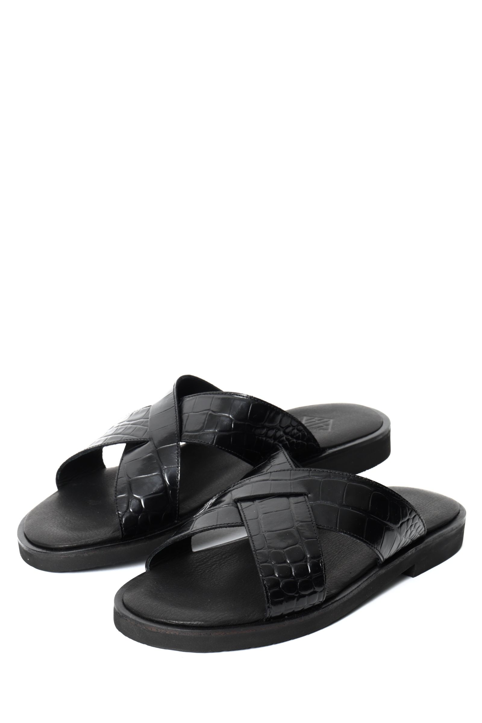 《BEKKU HOMME 完全別注》【ふにゃ男シリーズ】クロコダイルスタンプ  クロスストラップ コンフォート レザー サンダル / ブラック