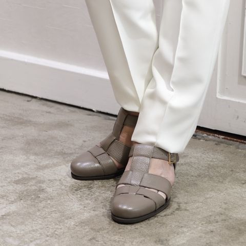 "JOHN SMEDLEY"スキッパーポロを使用したミルクティーコーデ