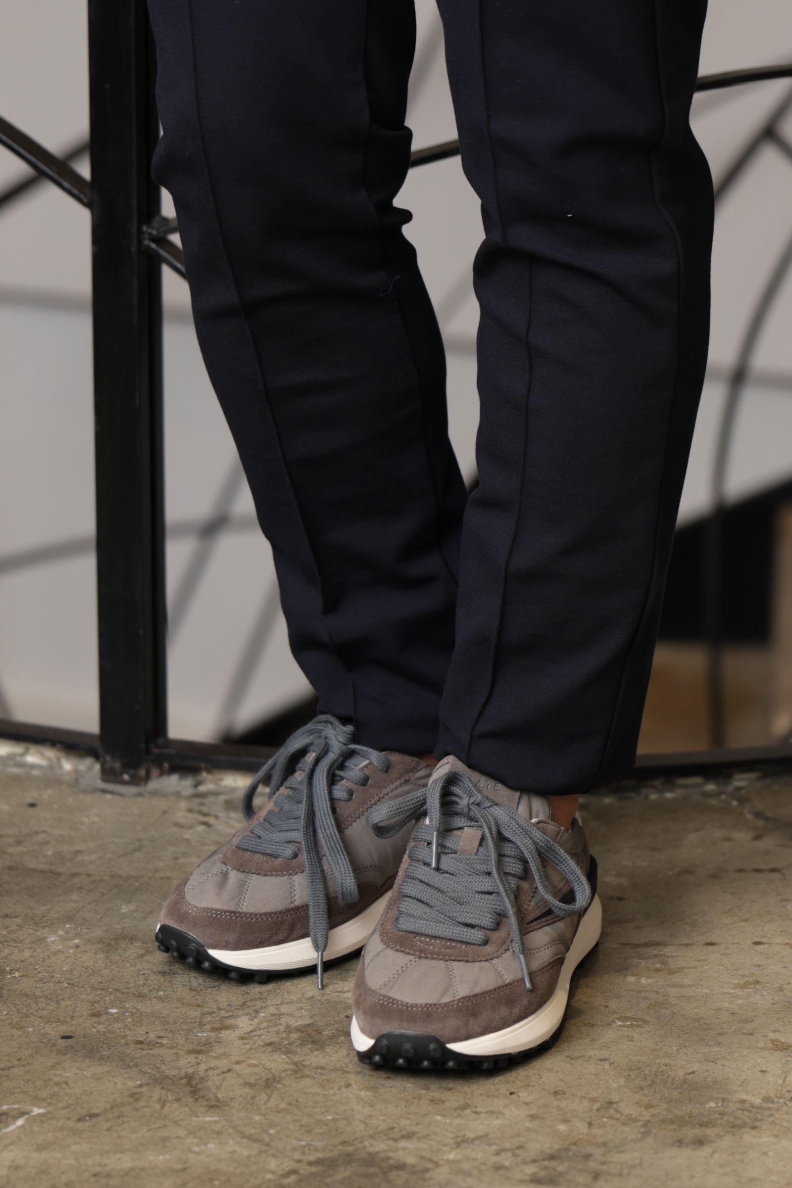 HERNO ブルゾンを使用した、アイボリーを主役にした上品な大人のスポーティスタイル