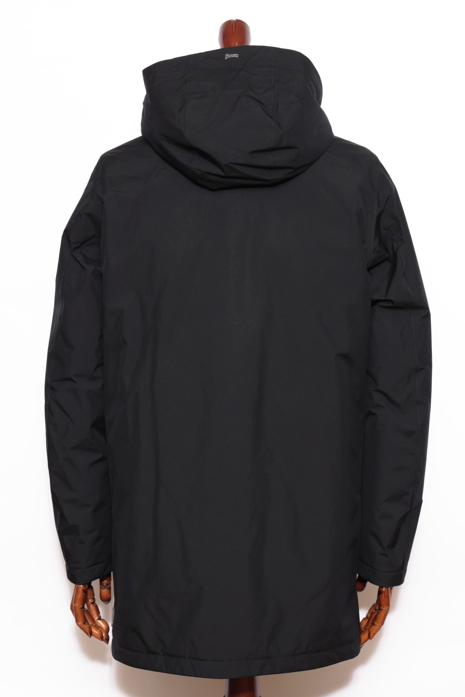 【FUNCTIONAL WARDROBE】PI001387U 2レイヤーGORE-TEX フーデットダウンコート / ブラック 9300