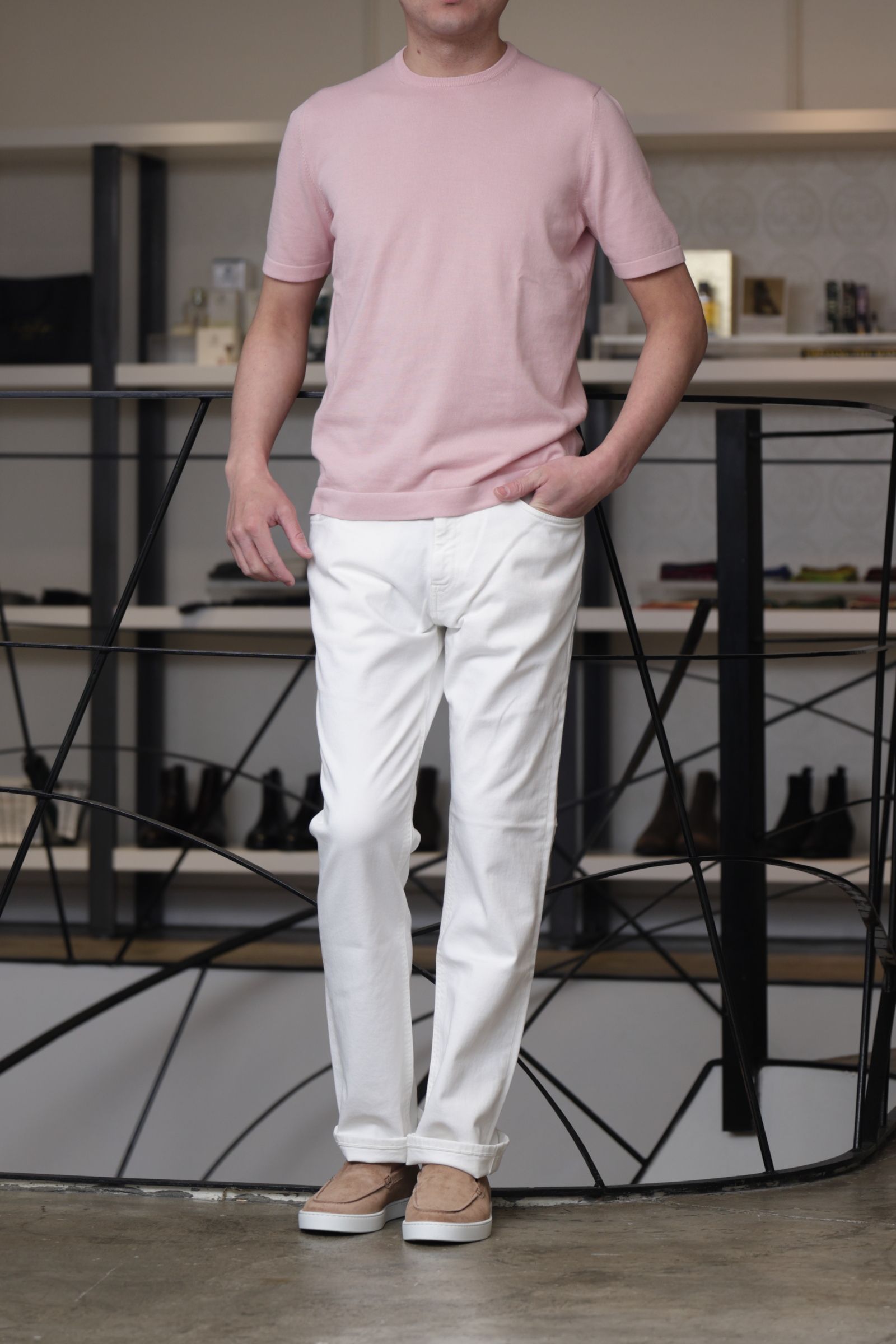 干場氏別注 BIAGINI トートバッグを使用した、キャメル×ピンクで魅せる大人のサマースタイル