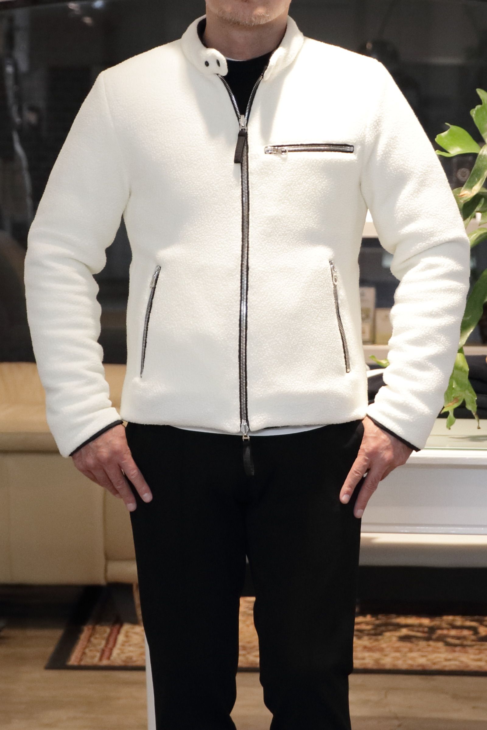 "giabsarchivio x DUVETICA"コラボダウンを使ったモノトーンコーデ