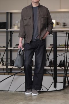 HERNO リネンブルゾンを使用した、ワイドシルエットで作る洗練カジュアル