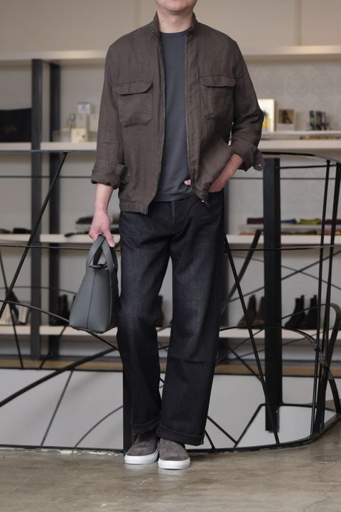 HERNO リネンブルゾンを使用した、ワイドシルエットで作る洗練カジュアル